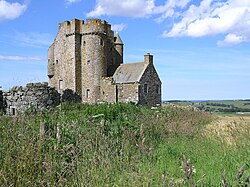 Inchdrewer Castle - geograph.org.inggris - 494951.jpg