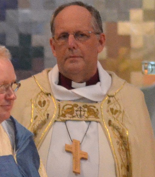 Installation of the Bishops of Barking and Colchester (14983891360) (John Wraw cropped)