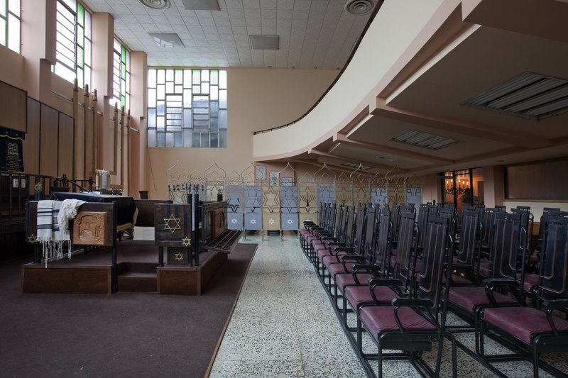 File:Interior of the Adath Israel (Orthodox) synagogue in Havana, Cuba LCCN2010638983.tif