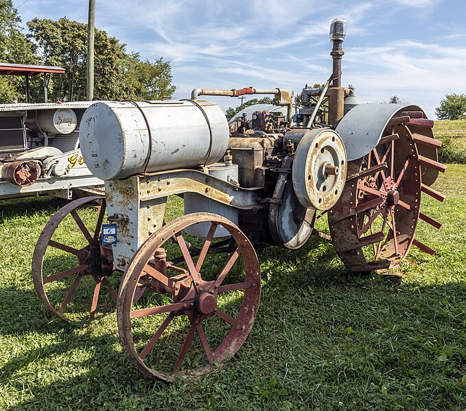 File:International 10-20 Titan tractor VA3.jpg