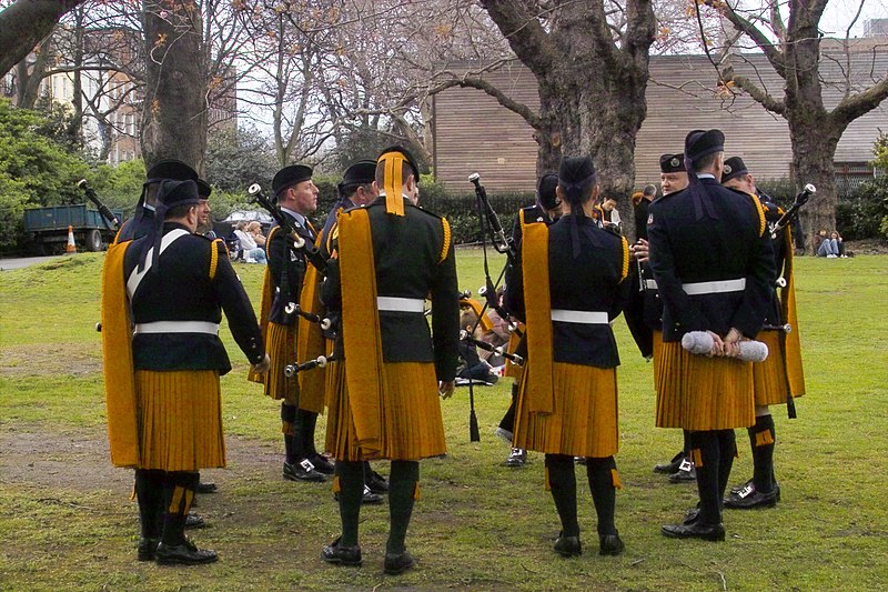 File:Irish Army Pipe Band.jpg