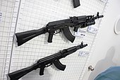 Ижмаш мылтықтары - AK-103 GP-34 граната ұшырғышымен және AK-104.jpg