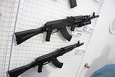 Izhmash Rifles - AK-103 kun GP-34-Bombardilo kaj AK-104.jpg