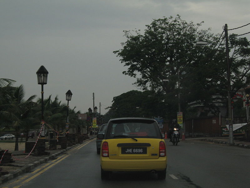 File:Jalan Tanjung Puteri.JPG