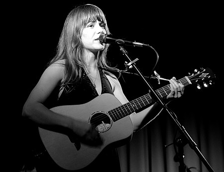 Jenny Lewis, March 2006.jpg