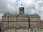 Здание Королевского дворца (бывшей ратуши) в Амстердаме. Современный вид