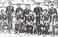 L'armée Kumamoto en 1877 — le Japon au bord de la guerre civile de la fin du XIXe siècle. Ruki Wasashi (3e à gauche) ; Hikari Osawa (1er à gauche)