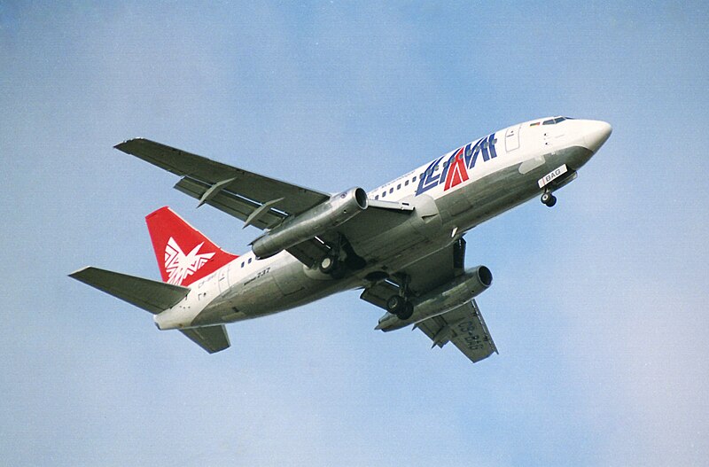 File:LAM B737- 2NO C9-BAG (6855779839).jpg