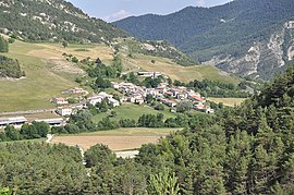 En generell utsikt over landsbyen Lambruisse