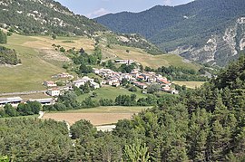 Ein allgemeiner Blick auf das Dorf Lambruisse