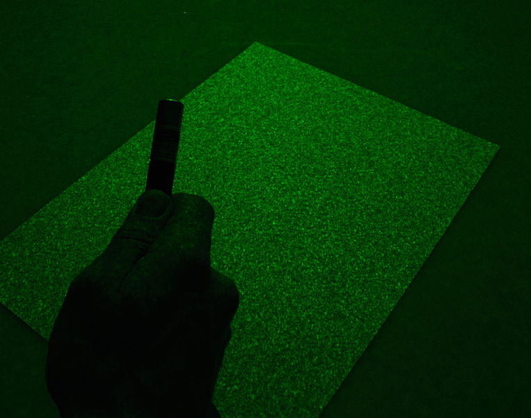 File:Laser speckle green.jpg