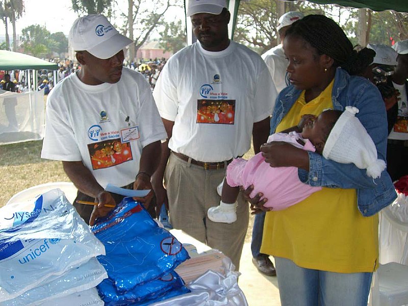 File:Learning about bed nets for malaria (5687154572).jpg