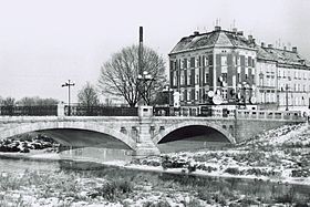 Legnica Neobarokowy most 2006-01.jpg