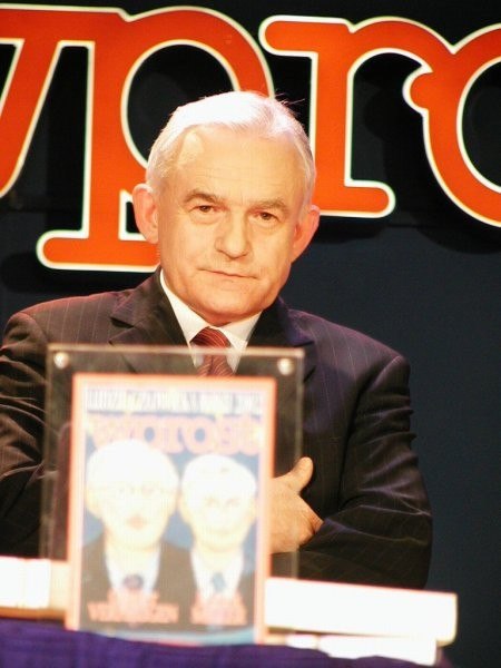 Leszek Miller, Prime Minister (2001–04)