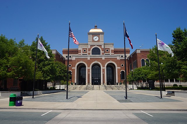 Image: Lewisville August 2019 13 (City Hall)