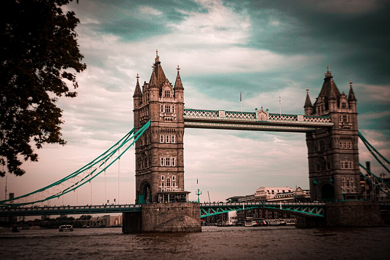 File:London bridge by lukas kupka.jpg
