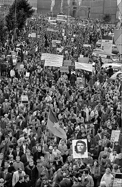 Protest against the Vietnam War in West Berlin in 1968 Ludwig Binder Haus der Geschichte Studentenrevolte 1968 2001 03 0275.0011 (16910985309).jpg