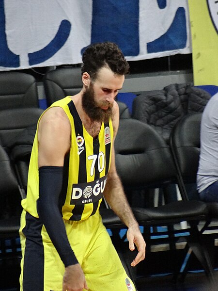 File:Luigi Datome 70 Fenerbahçe Men's Basketball 20180107.jpg