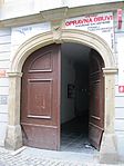 Městský dům (Olomouc), č.p. 459 portál.JPG