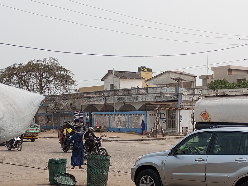 File:Mairie de Cotonou, 10è arrondissement.jpg