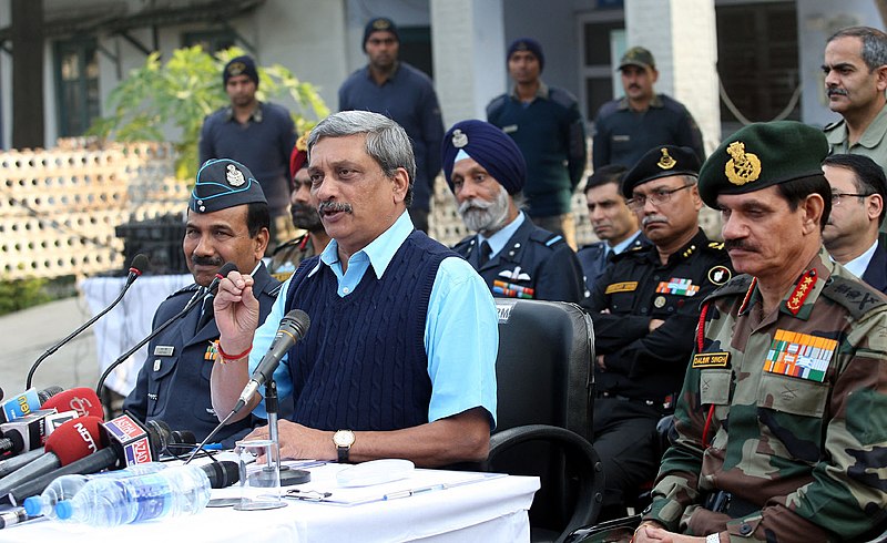 File:Manohar Parrikar addressing a press conference, at Pathankot airbase, Punjab on January 05, 2016. The Chief of the Air Staff, Air Chief Marshal Arup Raha and the Chief of Army Staff, General Dalbir Singh are also seen.jpg