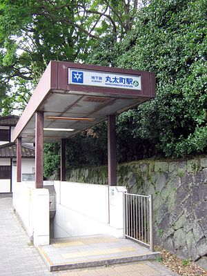 1號出入口，右側為京都御苑