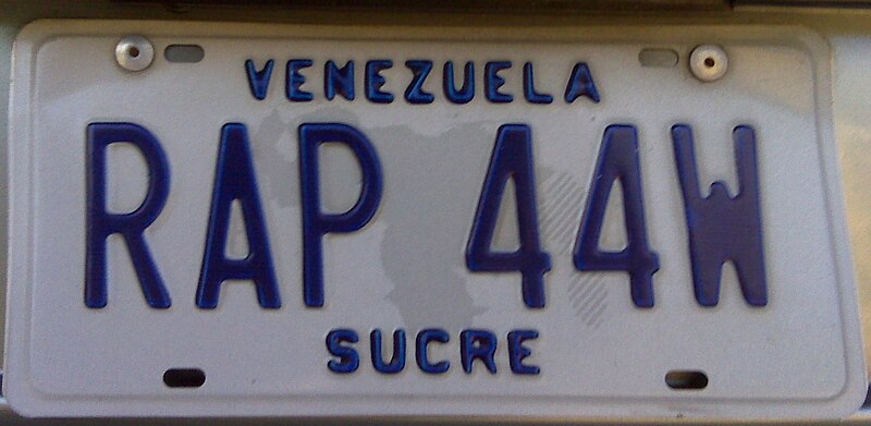 File:Matrícula automovilística Venezuela 1995 Sucre RAP 44W.jpg