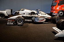 La McLaren MP4-13 à moteur Mercedes remporte les titres mondiaux 1998