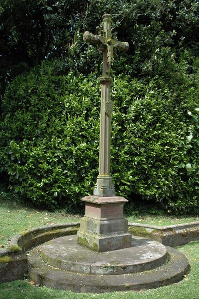 File:Memorial cross, Brockhampton churchyard - geograph.org.uk - 1308742.jpg