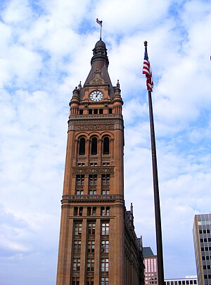 Milwaukee City Hall tower clock.jpg