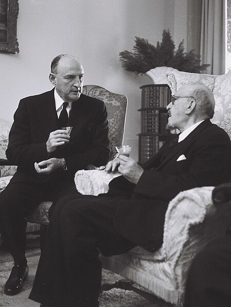 Monnett Bain Davis - Haim Weizmann1951.jpg