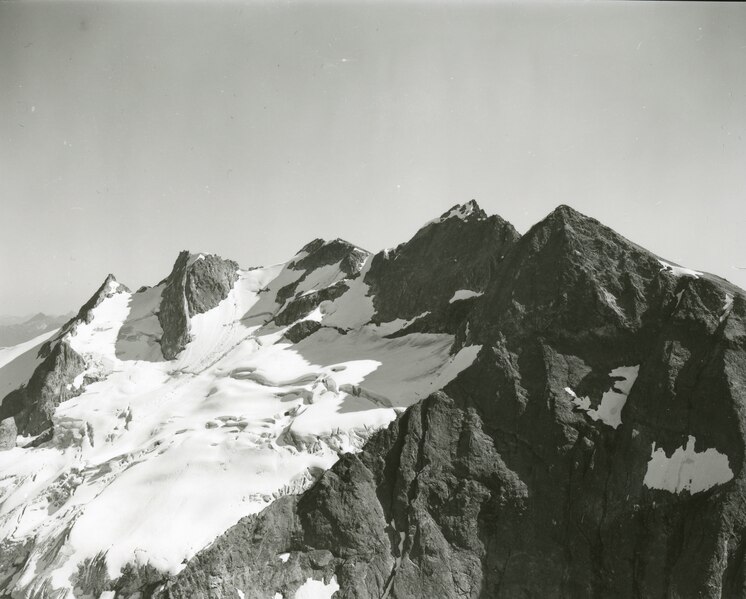 File:Mount Challenger. (North Cascades NPS Complex Museum Collection, NOCA.0002 Assembled Collections, Series V- 1963 NPS North (74e1eb0c-ff21-4e0f-be2d-fab8f855de77).tif