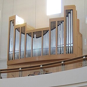 Muenchen St Maximilian Kolbe Orgel cropped.jpg