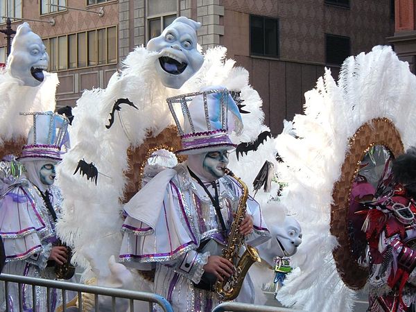 A few members of the Aqua String Band in the 2005 parade presenting their theme "Just Plain Dead"