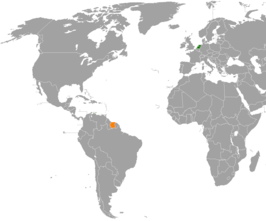 Kaart met daarop Suriname en Nederland