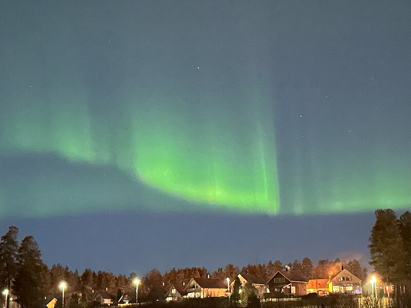 File:Nordlys over Veiginveien, Ringerike.jpg