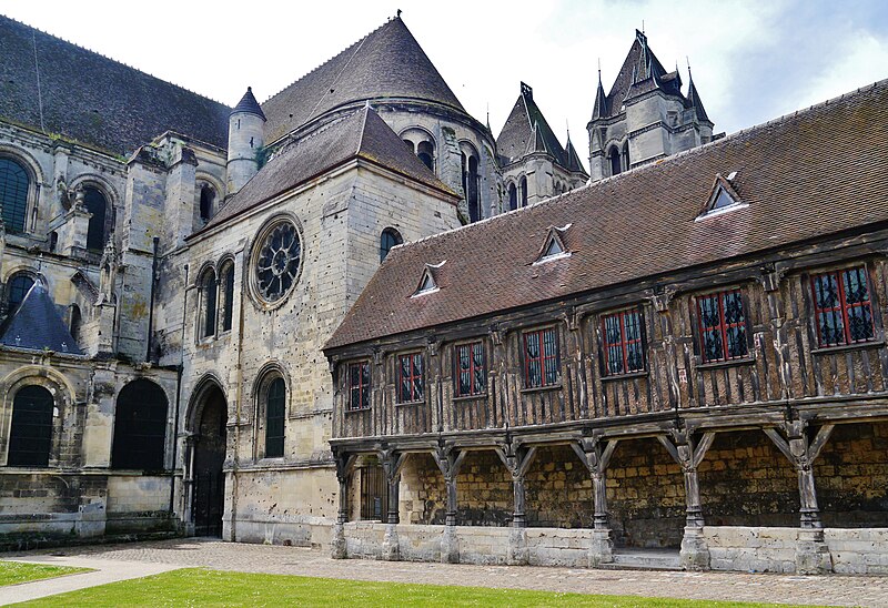 File:Noyon Ex-Cathedrale Notre-Dame Bibliothèque 3.jpg