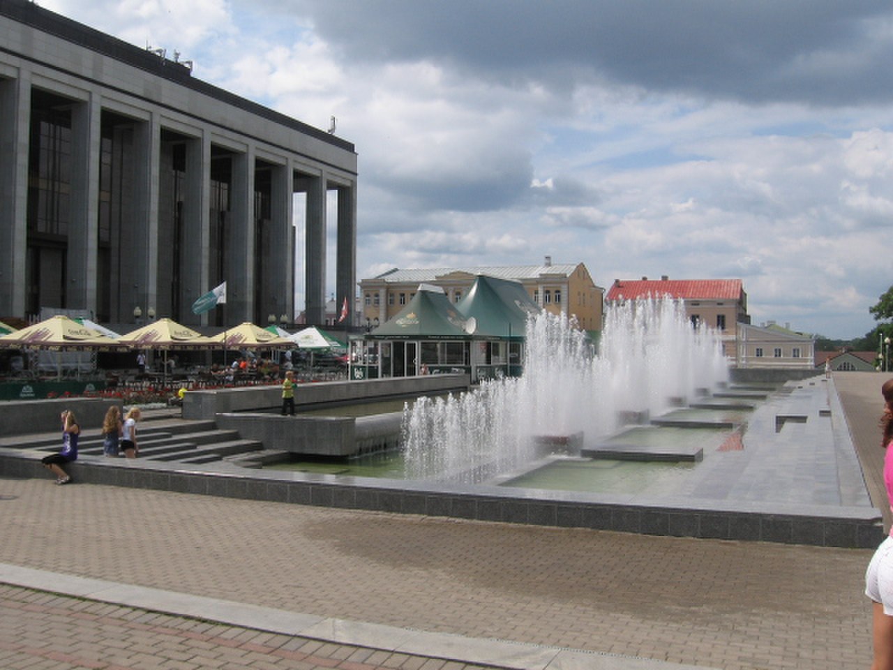 Октябрьская площадь в минске фото