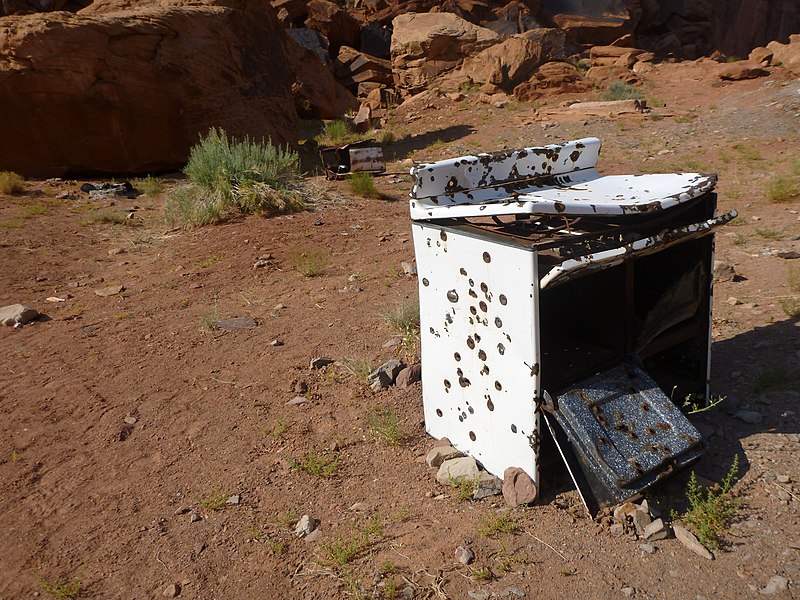 File:Old Mining Equipment, Hey Joe Canyon, DyeClan.com - panoramio (1).jpg