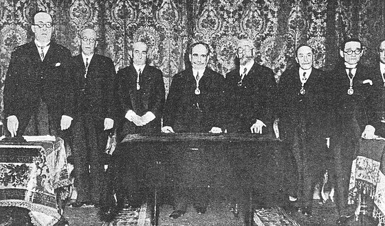 Ingreso de Otero Pedrayo na RAG o 9-12-1929. Con Lugrís; Rafael Pérez; Eladio Rodríguez; Estrada Catoyra; Carré; Vicente Risco e Ángel del Castillo.