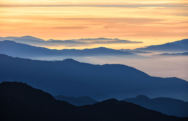 File:Paints of sunrise on Langtang National Park.jpg