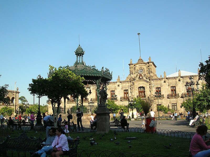 File:Palacio de Gobierno y Plaza de Armas.JPG