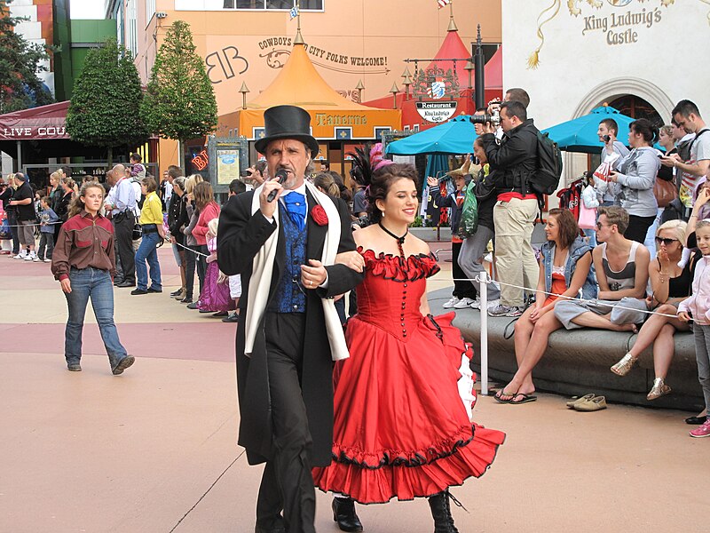 File:Parade in Disney Village 1.jpg