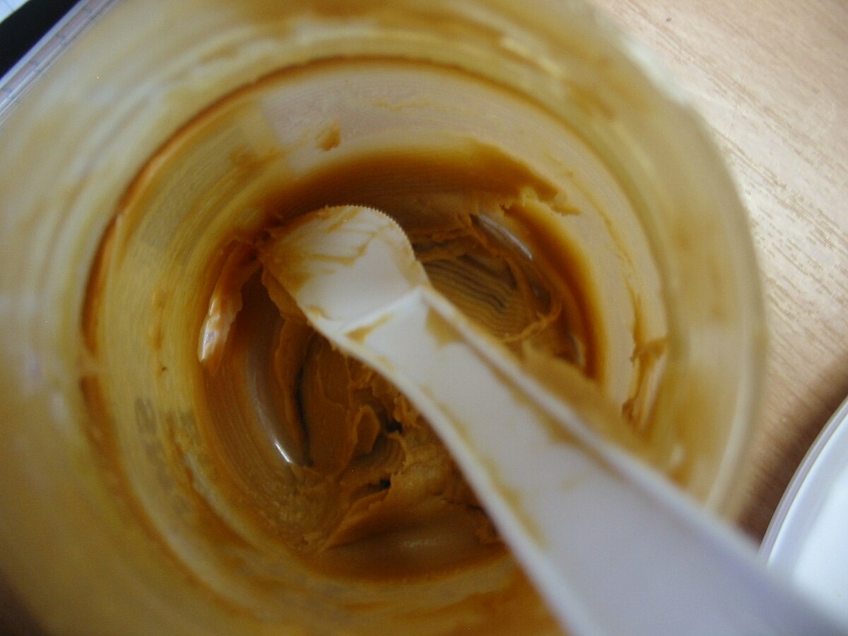 https://upload.wikimedia.org/wikipedia/commons/thumb/a/a7/Peanut_butter_knife.jpg/1200px-Peanut_butter_knife.jpg