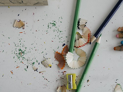 Coloring pencils with shavings