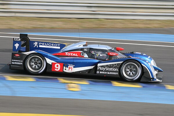 Alexander Wurz driving the 908 at the Circuit de La Sarthe