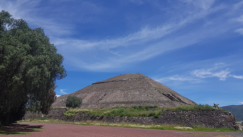 File:Pirámide del Sol en Teotihuacan.jpg
