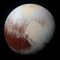 Beeld van die jaar 2015: Pluto in donkerder kleure om sy eienskappe duideliker te vertoon, soos waargeneem deur Nasa se New Horizons-ruimtetuig op 14 Julie 2015.