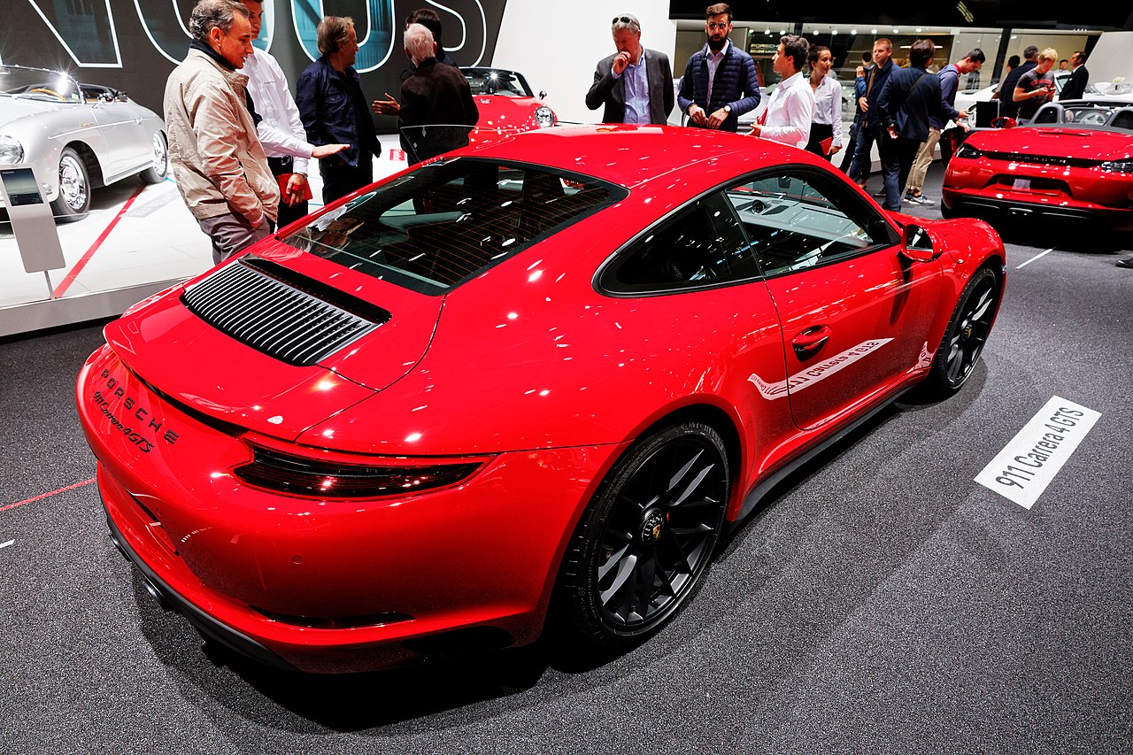 Image of Porsche 911 Carrera 4 GTS - Mondial de l'Automobile de Paris 2018 - 003