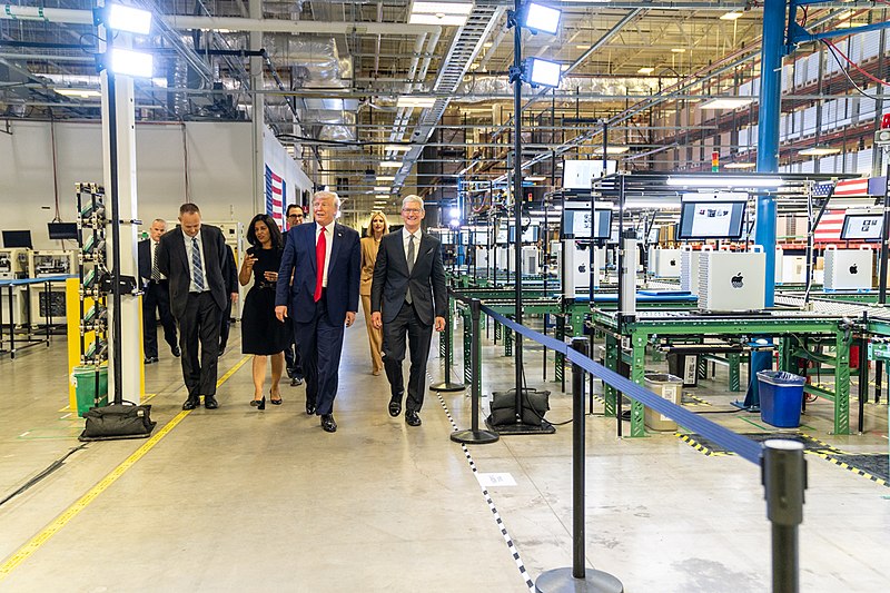 File:President Trump Tours the Apple Manufacturing Plant (49100377301).jpg